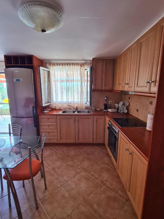 Guesthouse Petrothalassa 포르토헬리 외부 사진